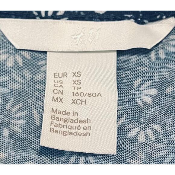 H & M LONG SLV PULL-OVER V-NECK BLOUSE, WOMENS, XS, NAVY GREEN FLORAL, HI-LOW - Picture 11 of 12